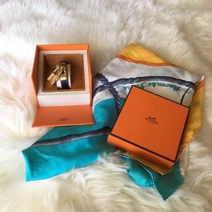 ❤️Sold❤️ Auth: Hermes Kelly Watch Black & Gold